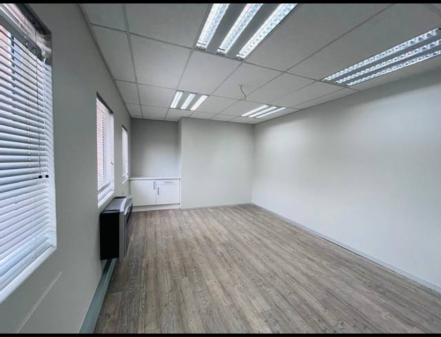 365M² OFFICE FOR SALE IN WATERFORD ESTATES